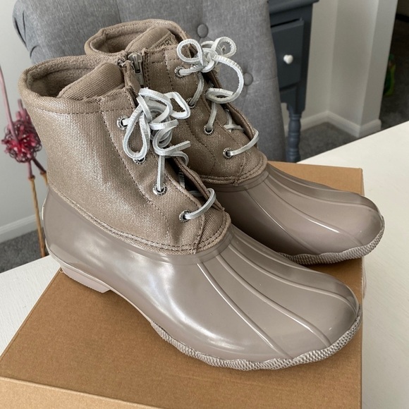 Sperry Saltwater Waterproof Silver Beige Shimmer Dove Duck Booties Rain Boots - Picture 6 of 17